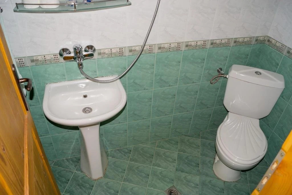 Tonis Guest House