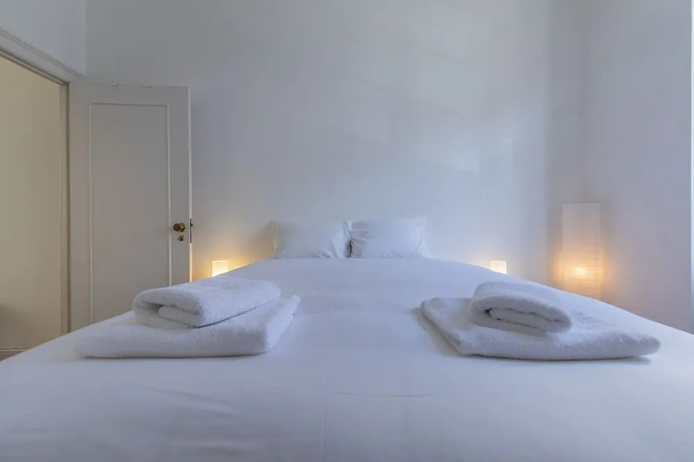 Sunny & Quiet Lisbon Apartment