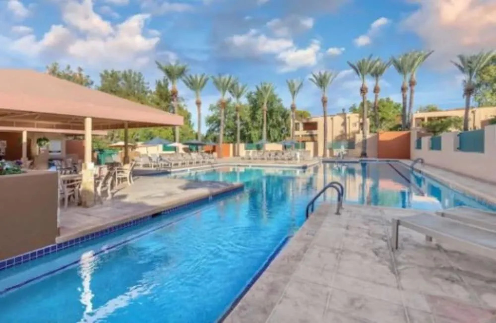 Private One Bedroom Condo on Golf Course, free parking
