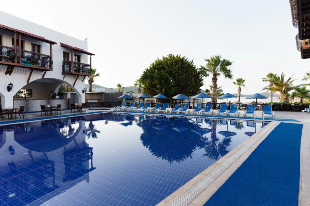 Costa Bitezhan Beach Hotel