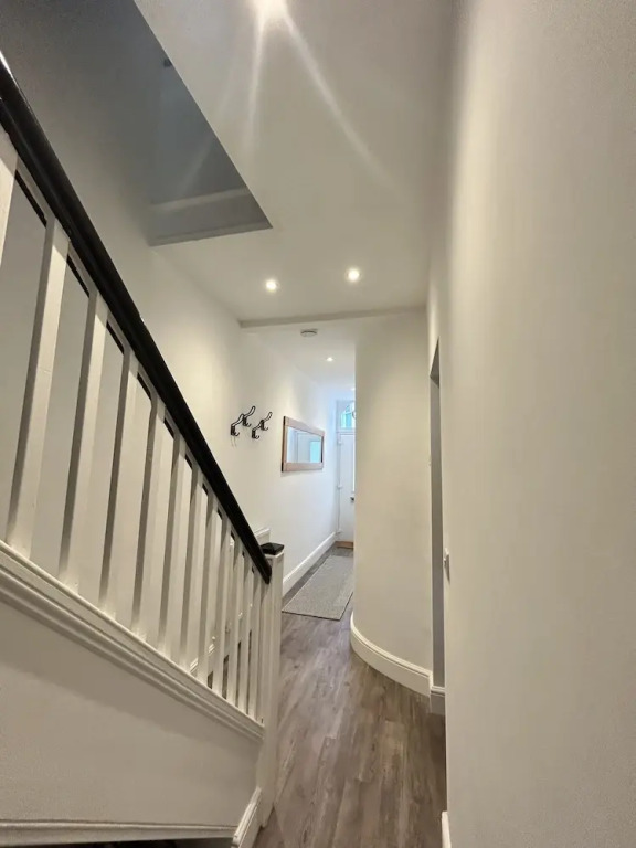 House - Sleeps 6, Pet Friendly & Courtyard