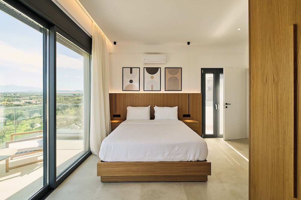 POLYTELIA - Luxury Living