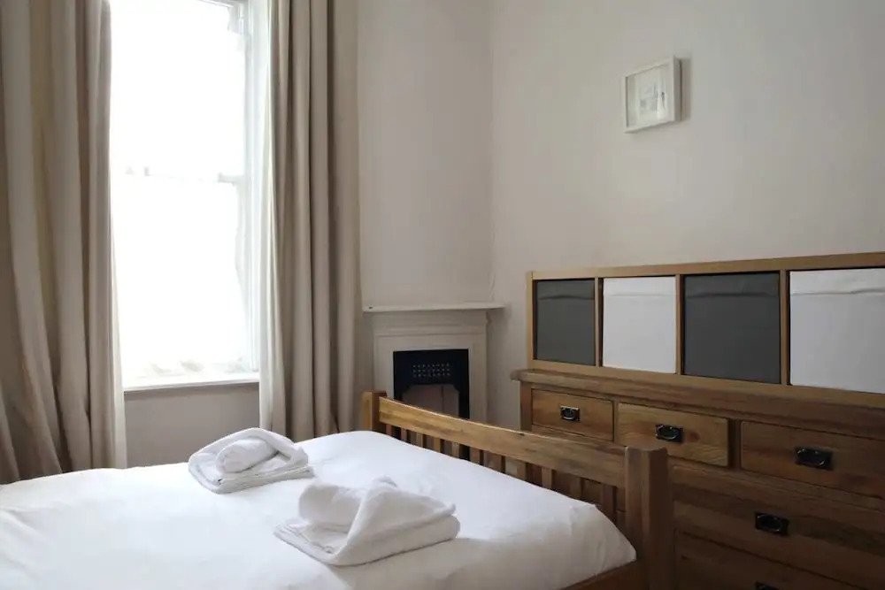 Central and Spacious 2 Bedroom Flat With Garden