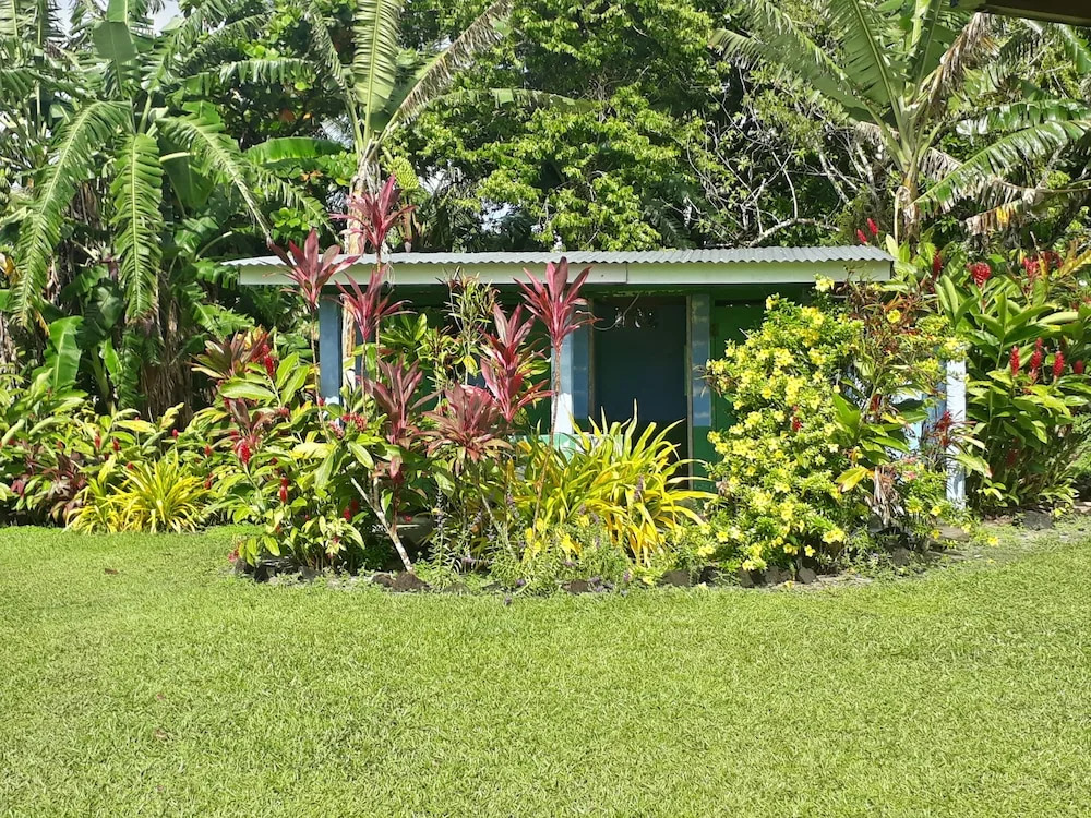 Vaiula Beach Fales
