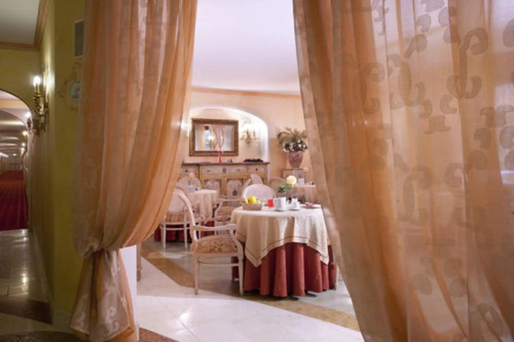 Vips Motel Luxury Accommodation & Spa