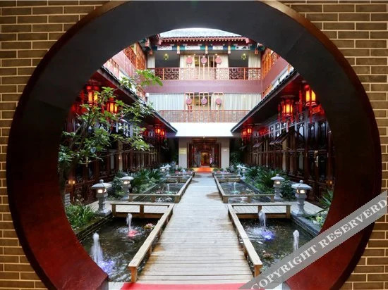 Tujia Chinese Inn (Enshi Tujia Girl's Town)