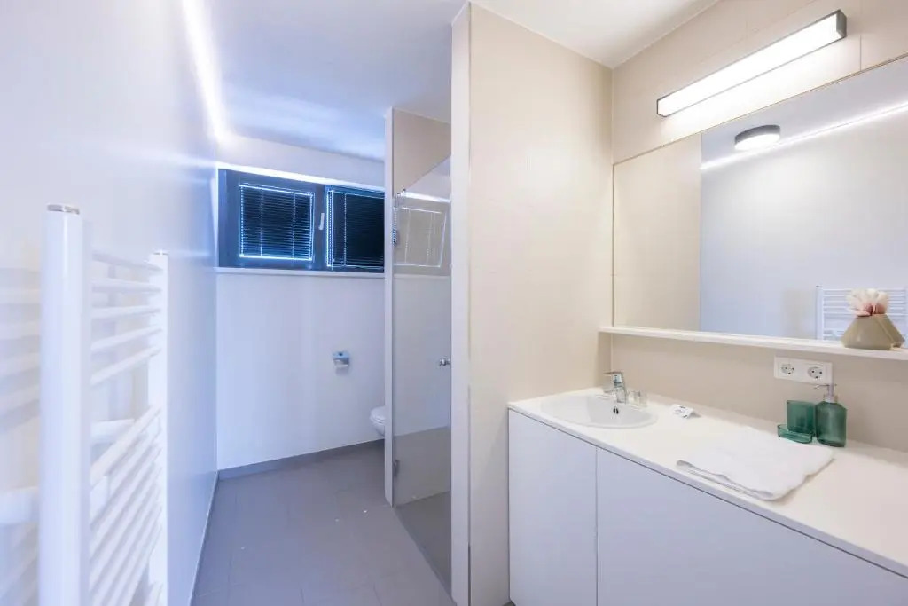 Modern City Hideaway Graz by ichbucheAT