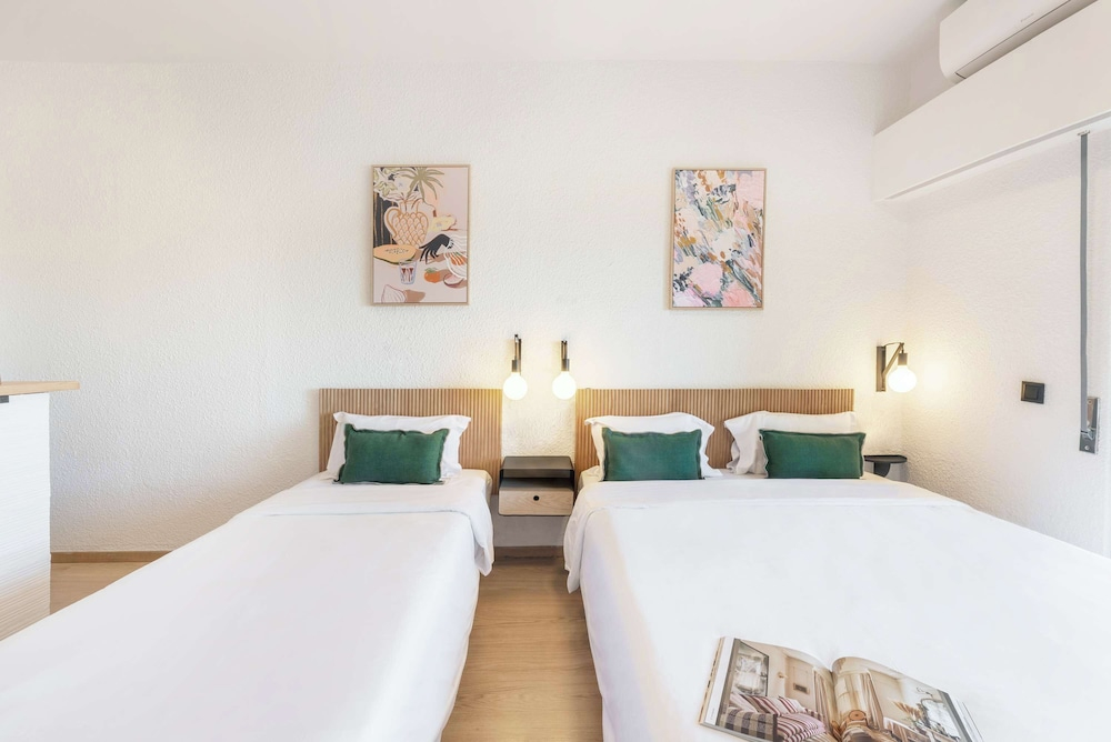 Equador Superior Suites by Olala Homes