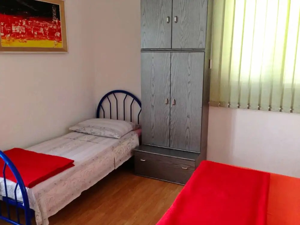 A2 - apt w Patio, Just 3 min Walking to the Beach