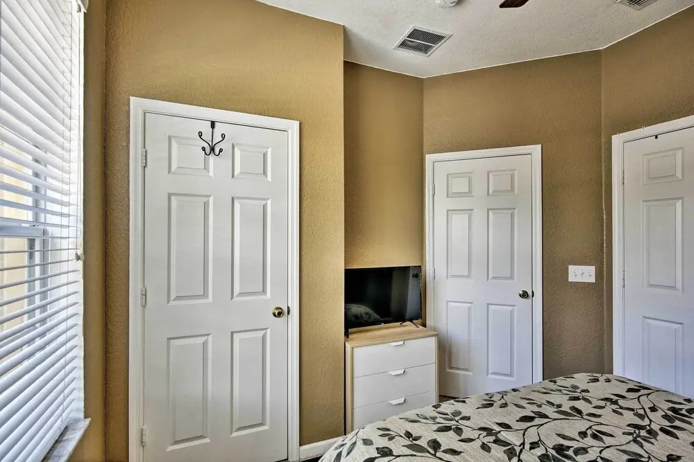Resort Townhome w/ Splash Pool ~ 7 Mi to Disney!