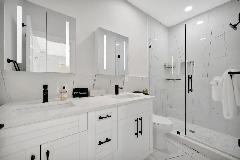 4br3ba Modern Sleeps 10 8 Minutes to Raymond James