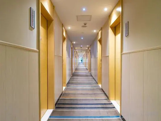 Haipeng Hotel (Shenzhen Xixiang Metro Station)