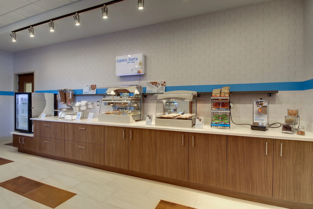 Holiday Inn Express & Suites Galesburg by IHG