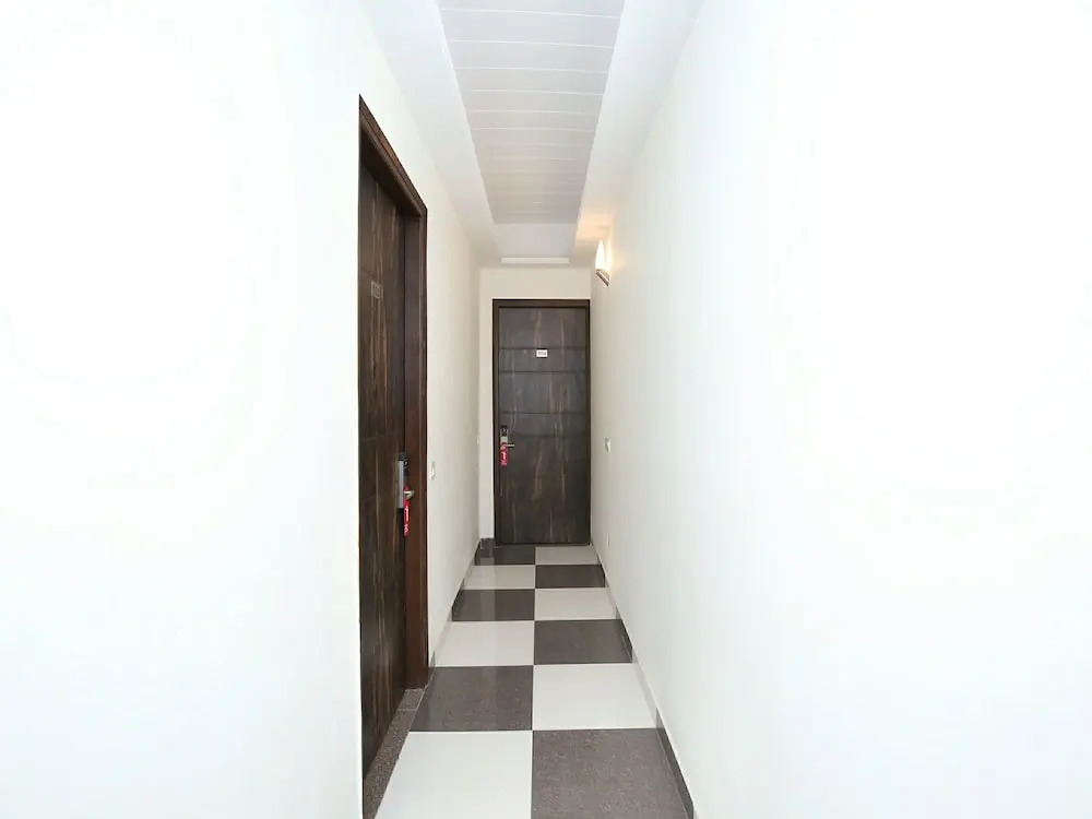 OYO 13373 Hotel Royal star