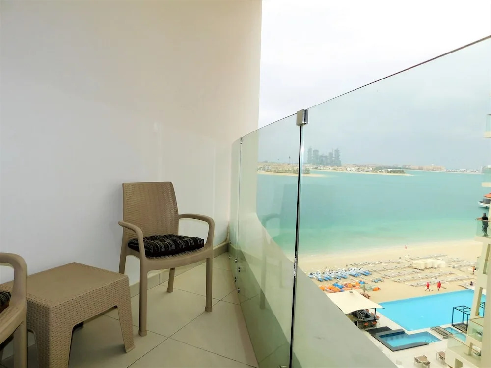 Royal bay Azizi Palm Jumeirah
