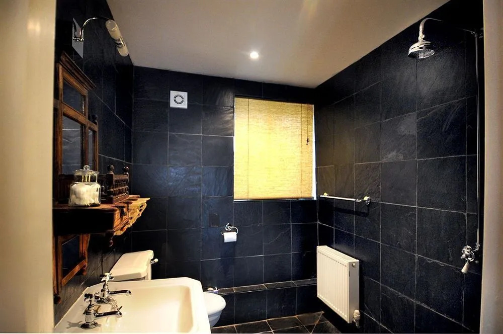 The Bath Arms Hotel
