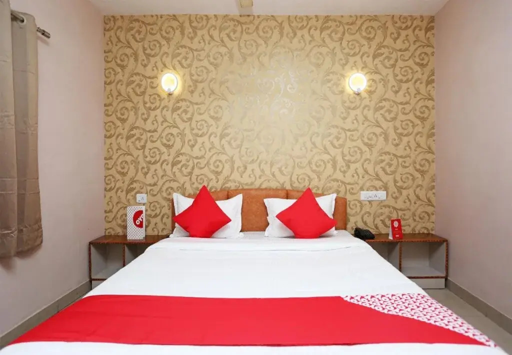 OYO 13669 Hotel Satnam