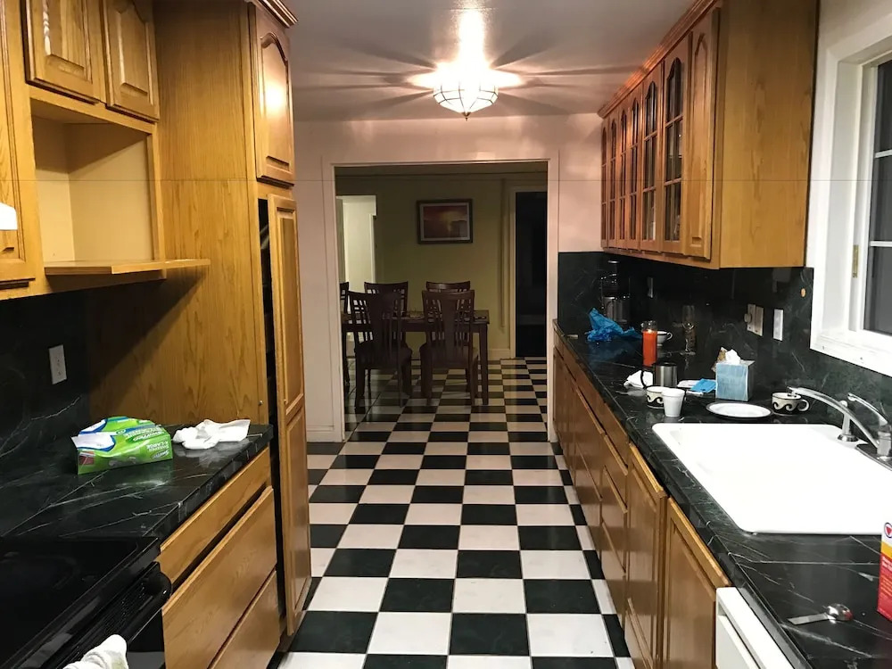 Large Redmond House Close to Downtown