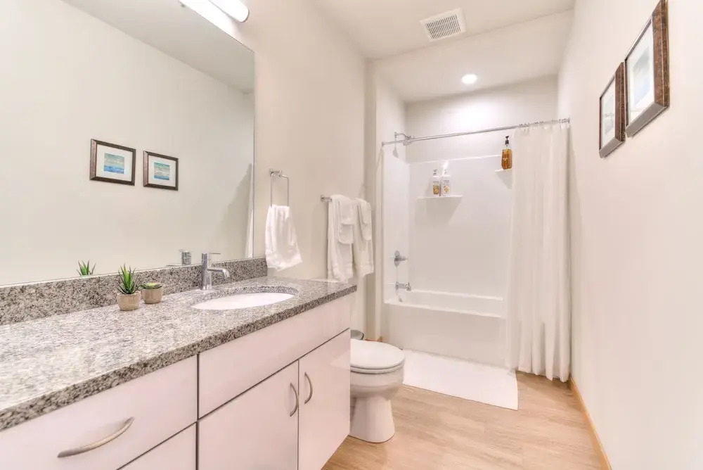 Milwaukee River Suites by Barsala