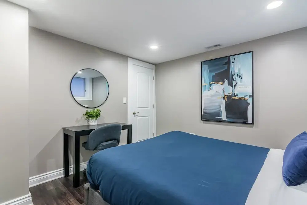 Perfect Lincoln Park Retreat Walk to DePaul by AllSet Turnover
