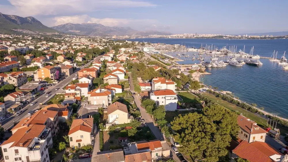 Kastel Gomilica Cozy and Stylish Apartments near the Sea