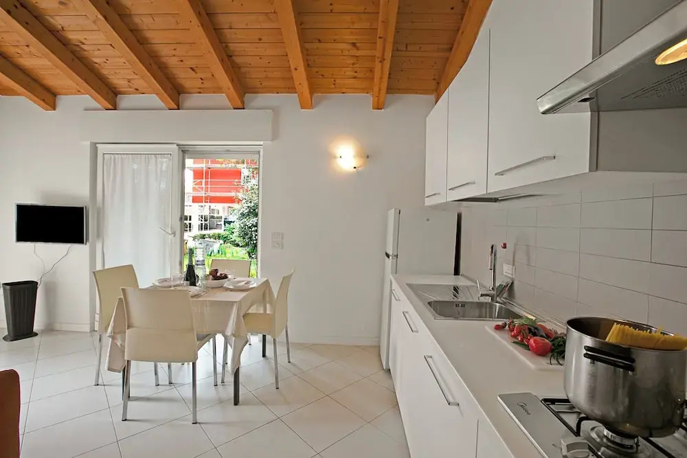 Saras Garden Home