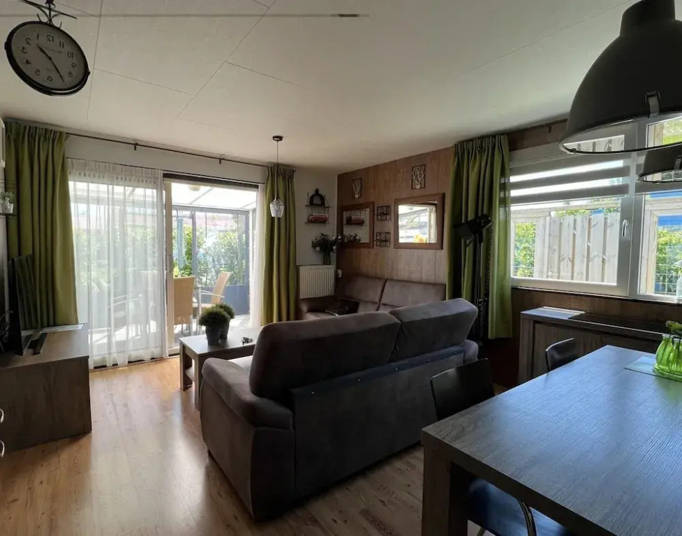 Comfortable bungalow for 4 people