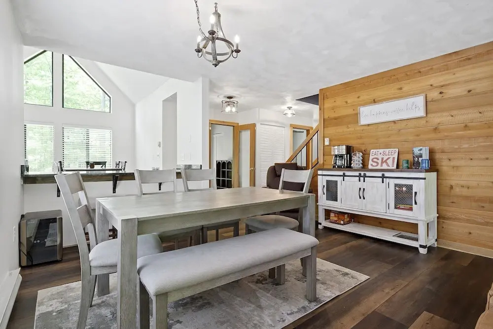 Charming Getaway 4BR 3Bath Hot Tub
