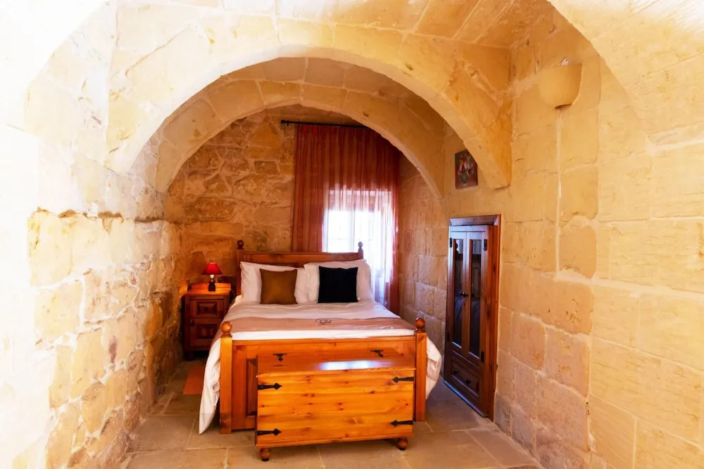 Villeleynah Amazing Gozitan Villa Pool - Happy Rentals