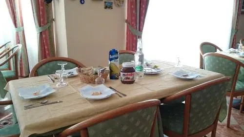 Hotel Holiday House
