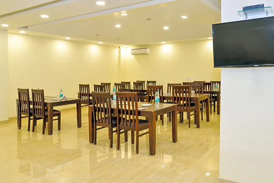 Capital O 12674 Hotel Grand Suites