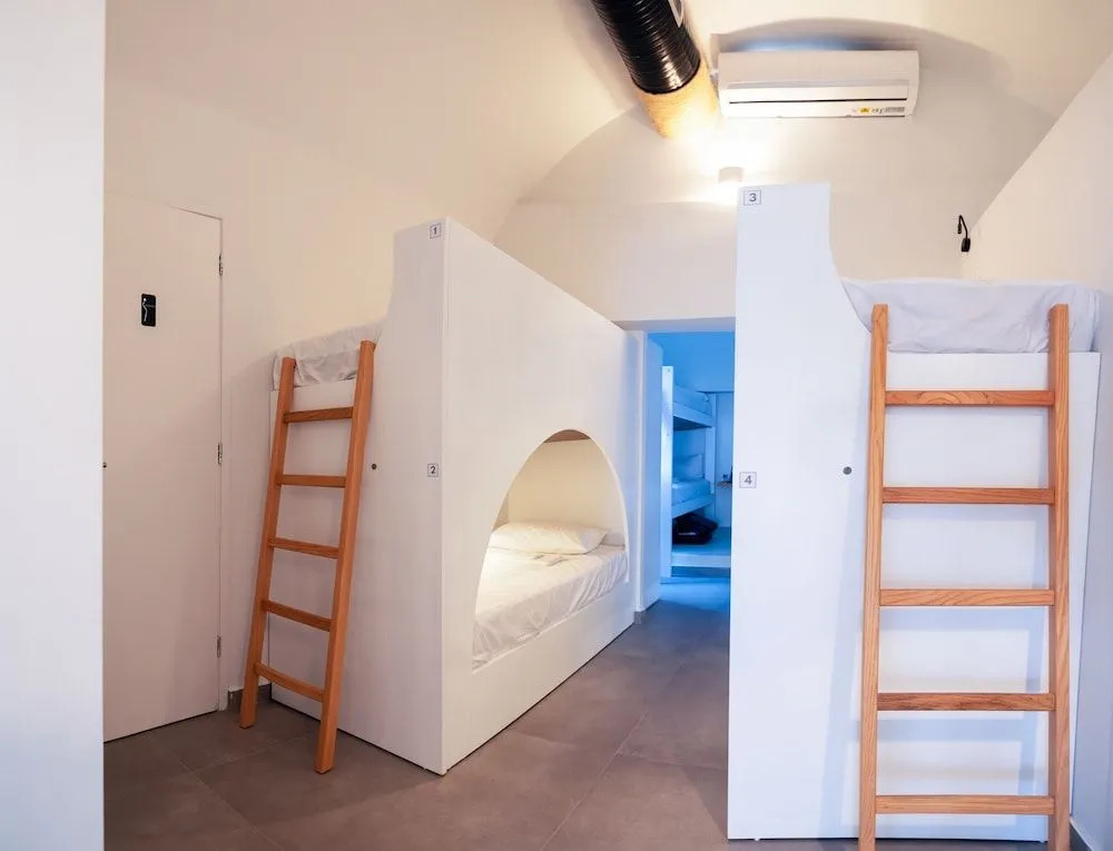 Central Hostel Oia
