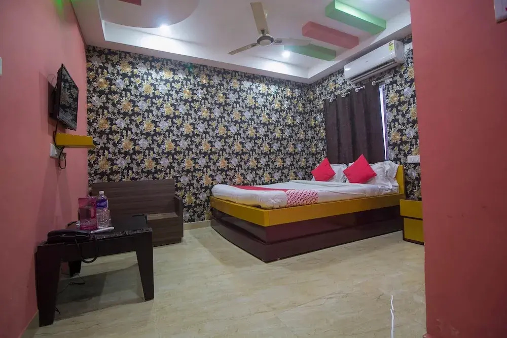Smriti Guest House by OYO