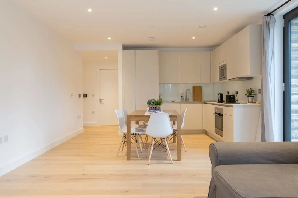 Bright, Spacious 2 bed Flat in Battersea, Sleeps 6
