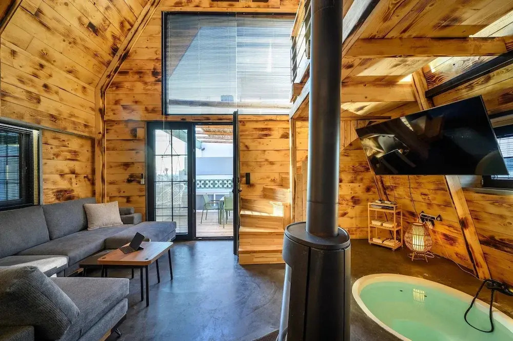 A-Home Villa, Private Pool & Jetted Tub Oasis