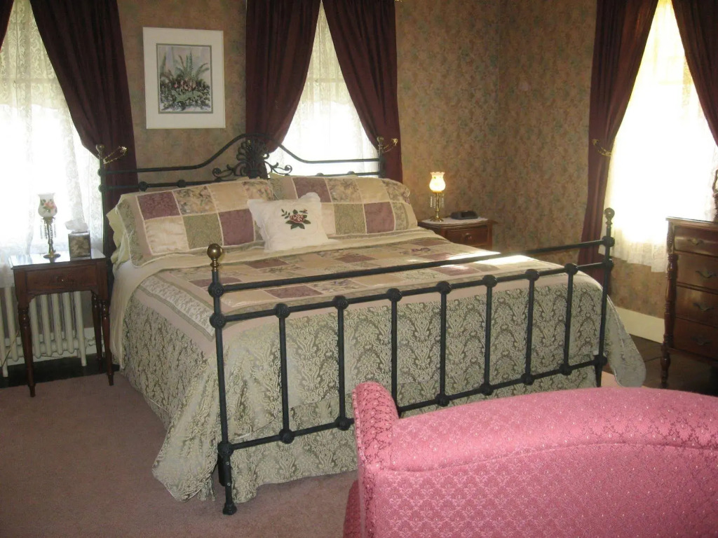 Centennial House Bed and Breakfast