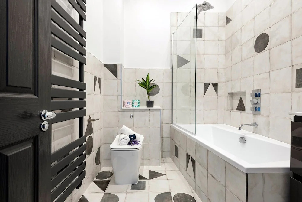 Modern and Bright Highgate Gem