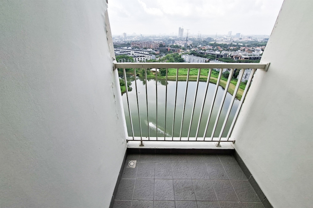 Wooden Accents Studio For 2 Pax At Pacific Garden Campus Town Apartment