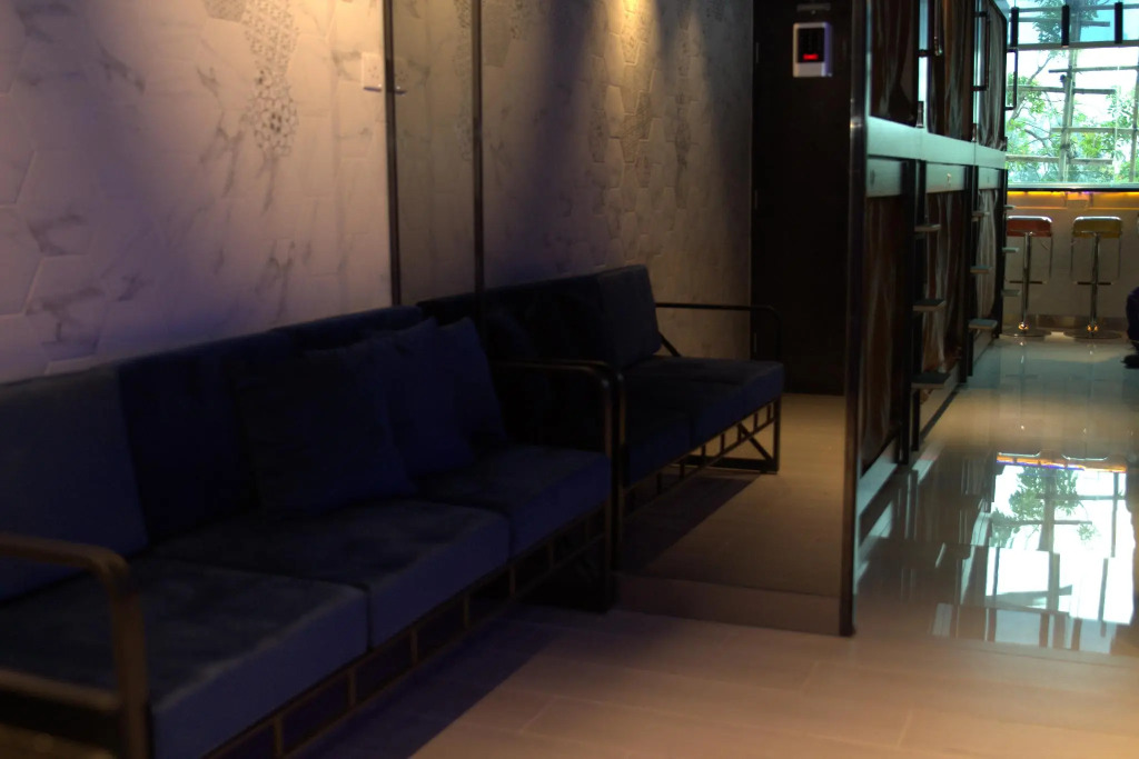 SNOOZE Capsule Hotel