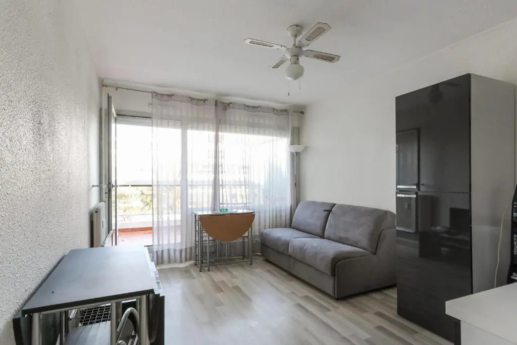 Charming flat with pool 8 min away from the beach in Antibes - Welkeys