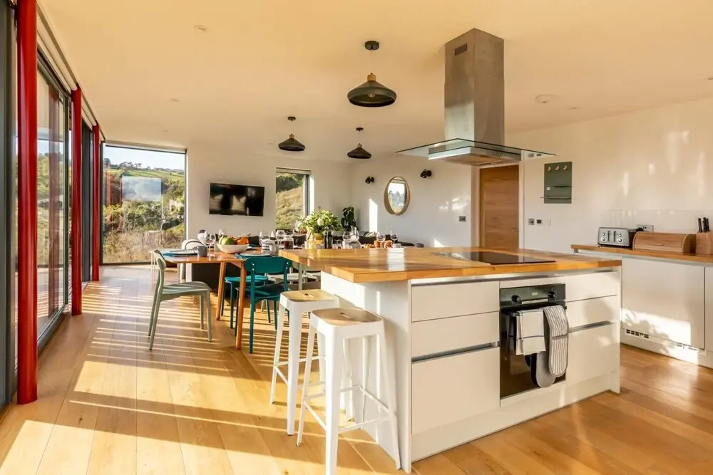 Modern 5 Bedroom Home With Garden Panoramic Views