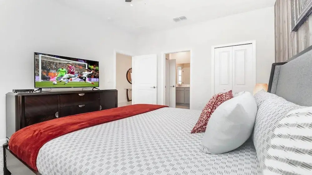 Family Oasis: Pool, Themed Rooms & Resort Access