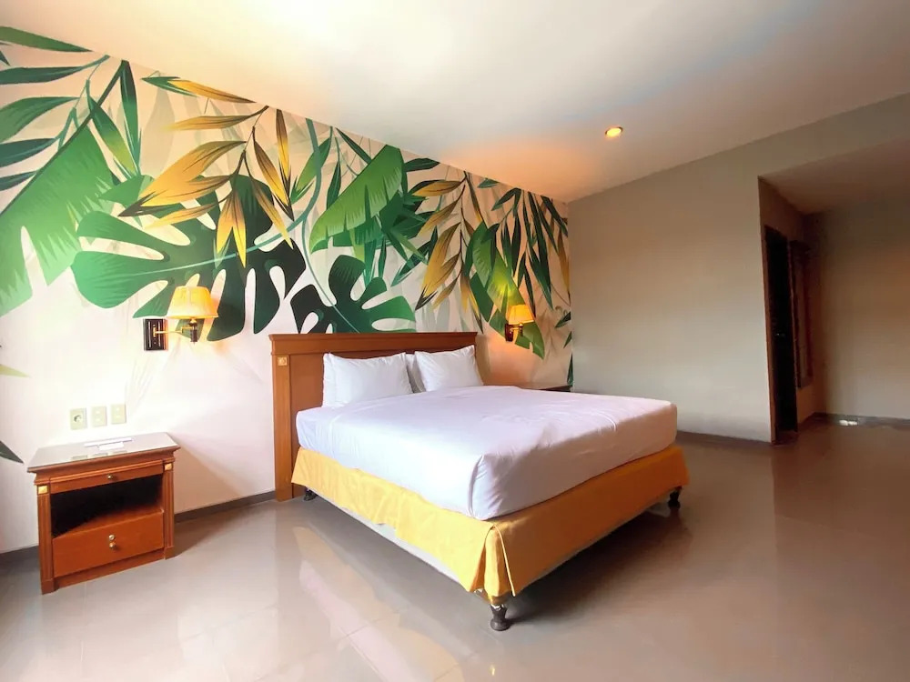 Hotel Golden Season