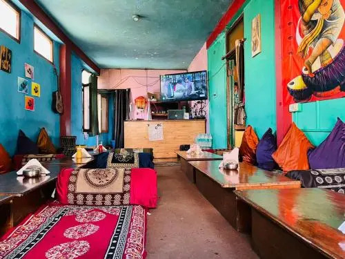 Non Stop Cafe Hostel & Stay