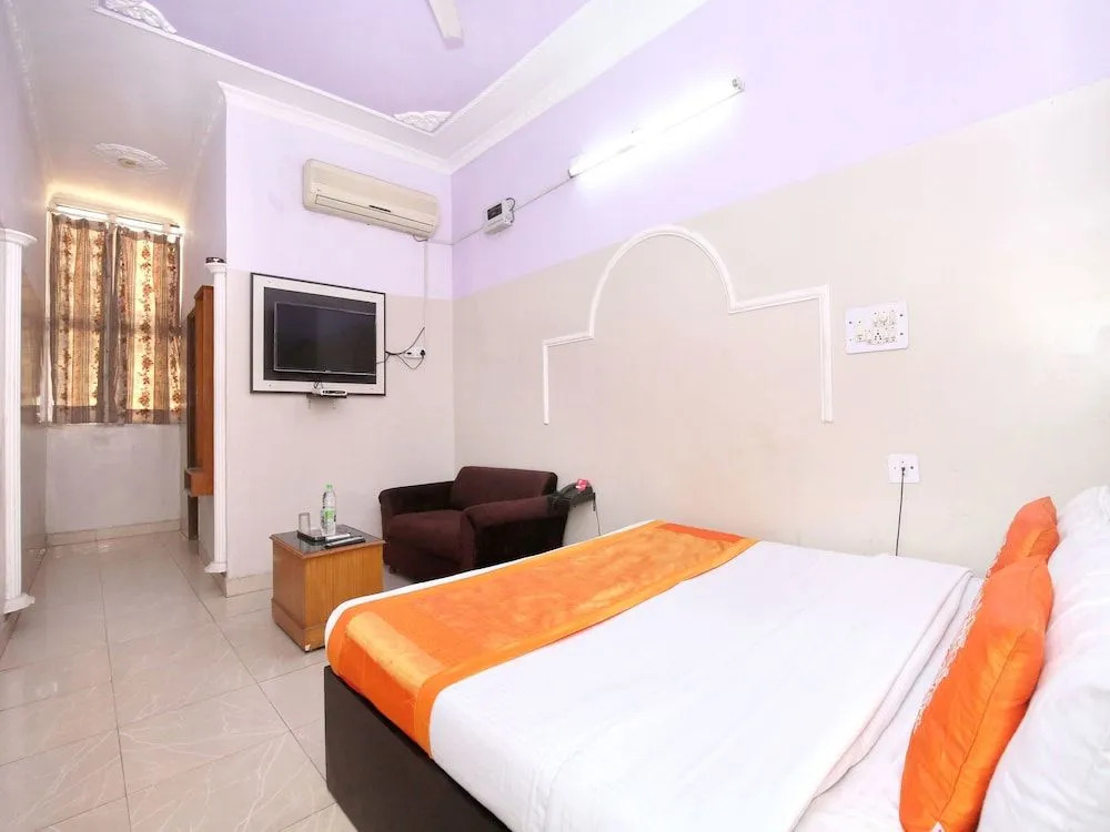 OYO 11417 Hotel Lotus