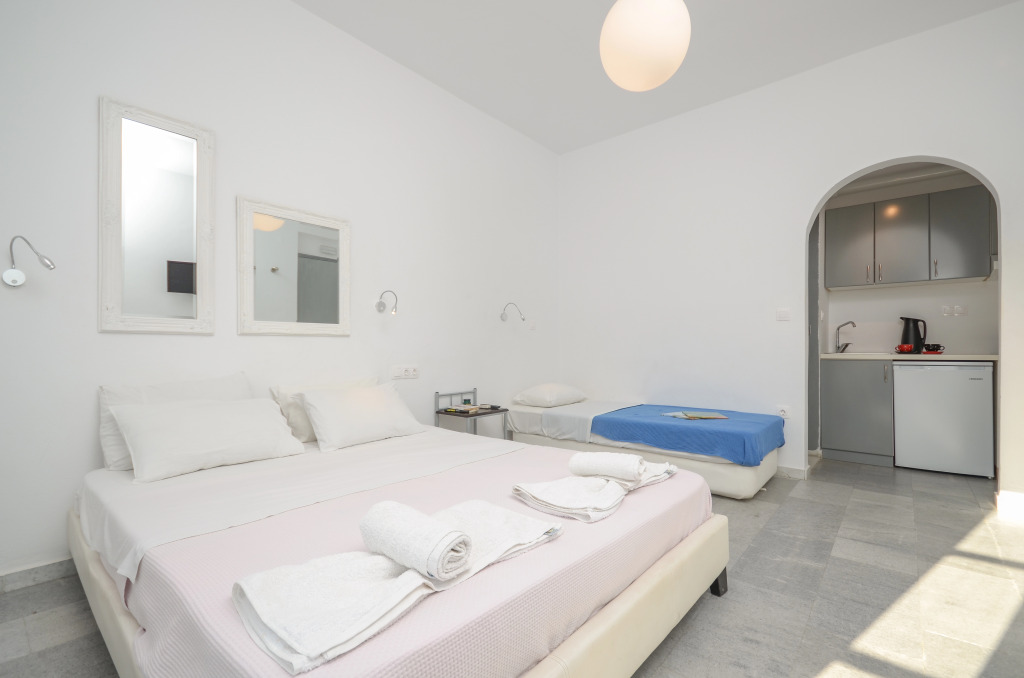 Depis place & apartments naxos