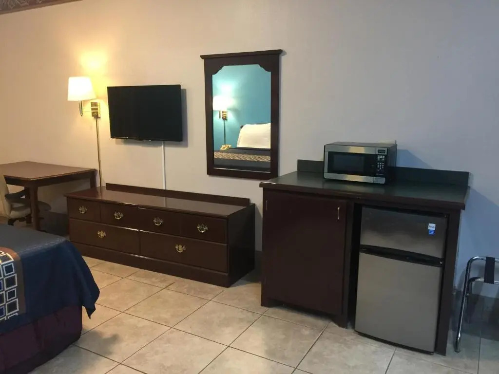 Texas Inn and Suites City Center at University Dr