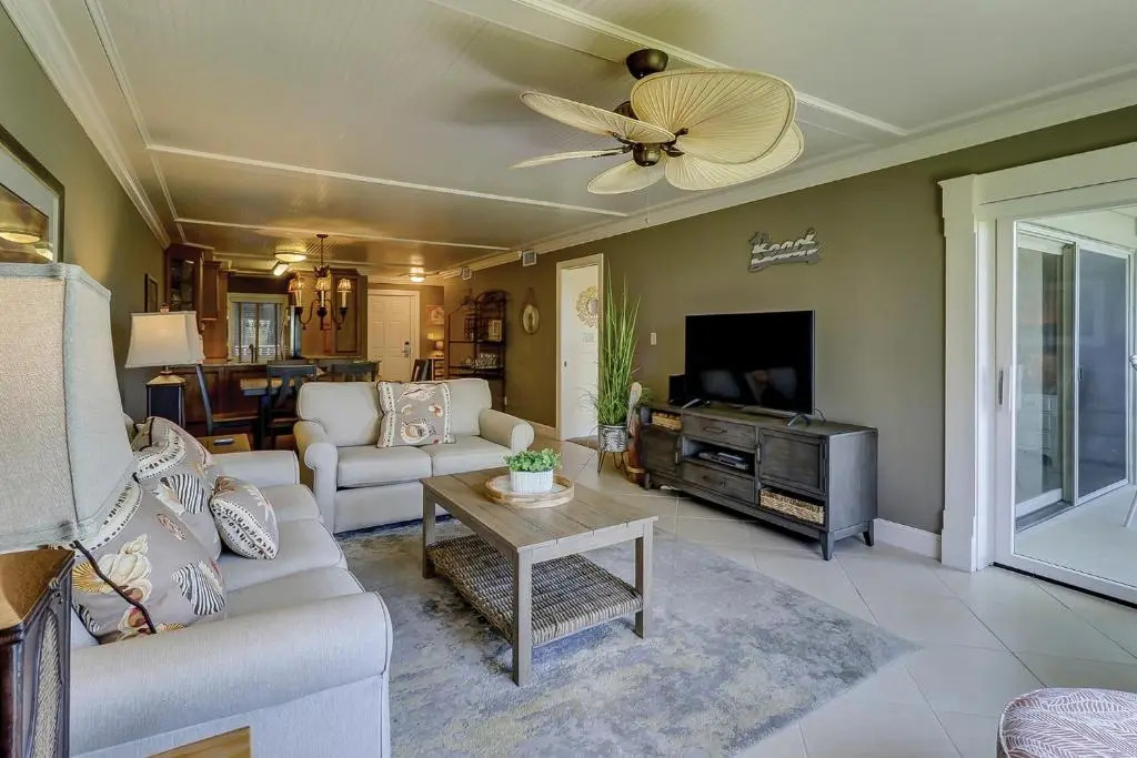 211 Shorewood 2 BR Oceanfront Condo