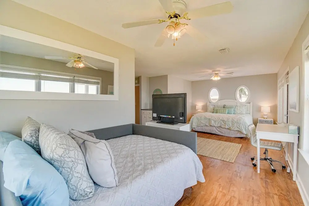 Walk to Beach: Home w Pool Access in Gulf Shores