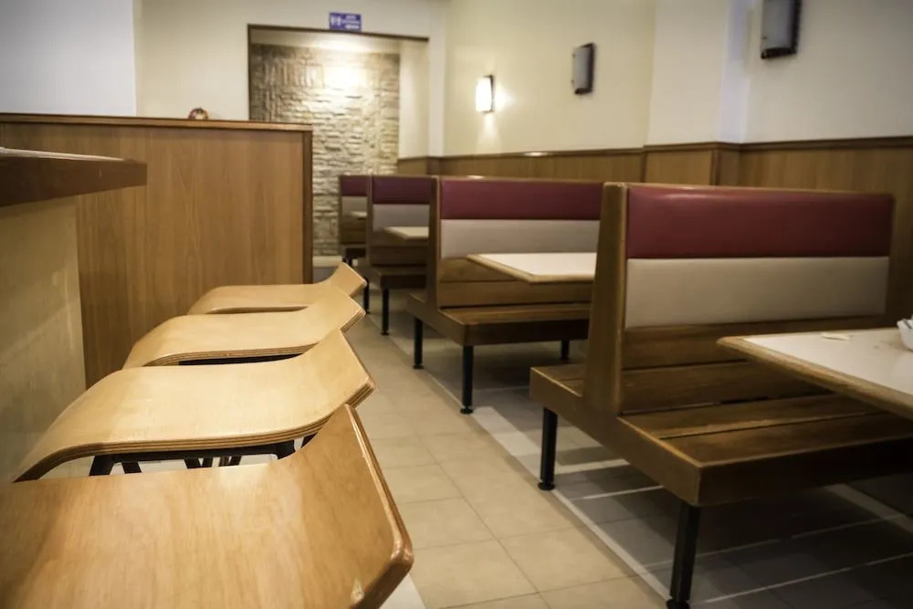 Mariscal Inn & Suites